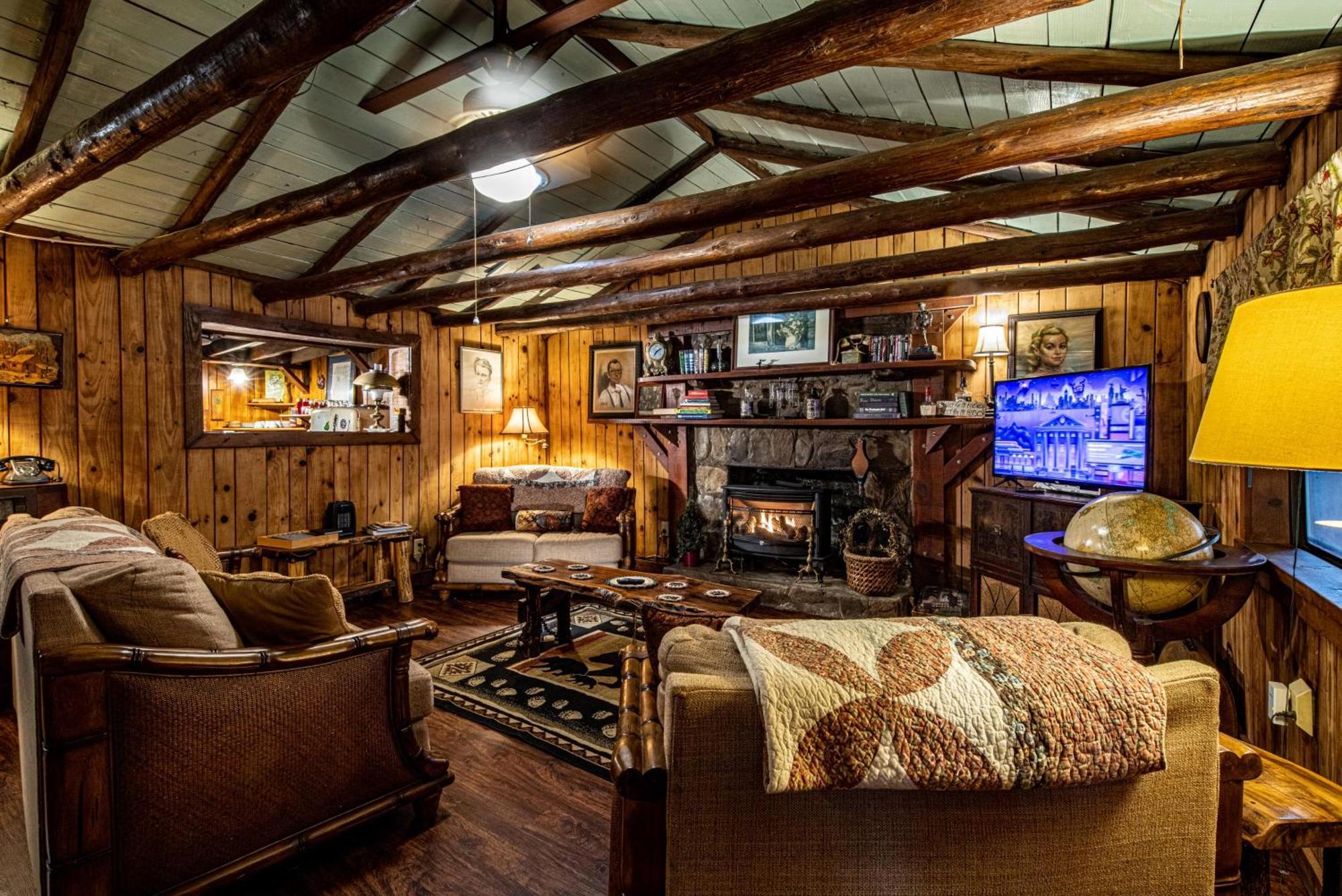 Bear Creek Lodge And Cabins In Helen Ga - Pet Friendly, River On Property, Walking Distance To Downtown ヘレン エクステリア 写真